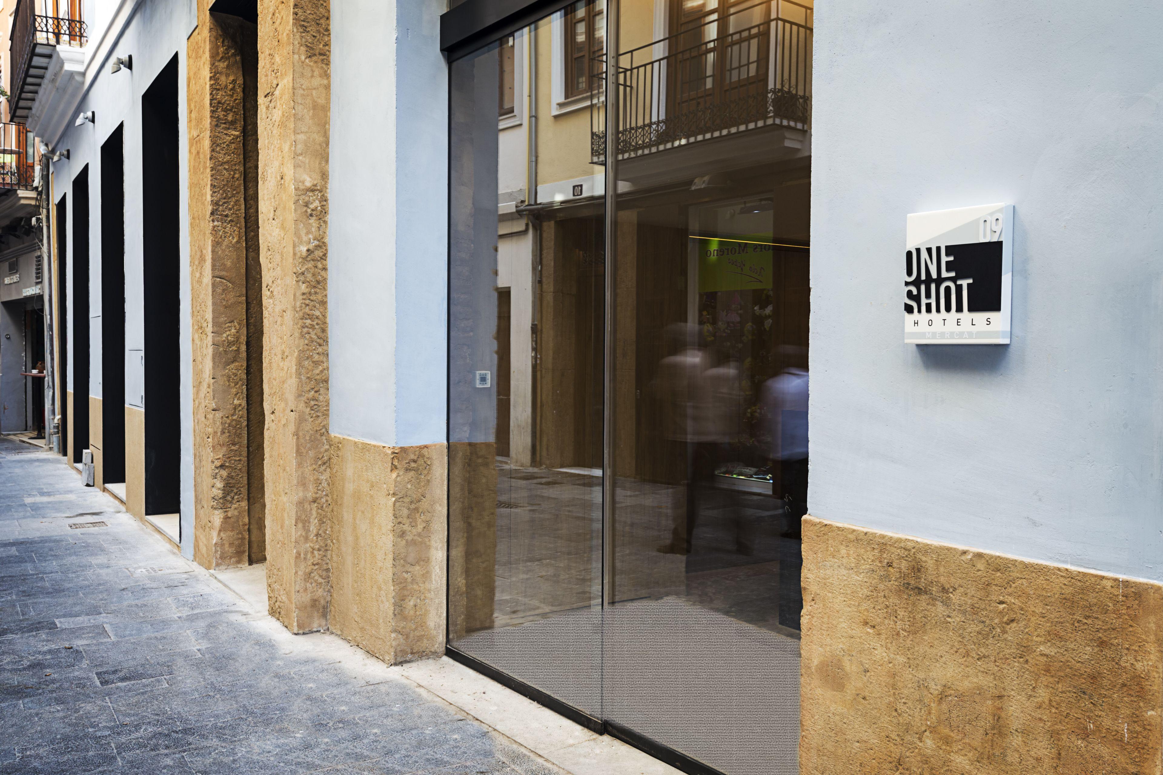 One Shot Mercat — Photos 1